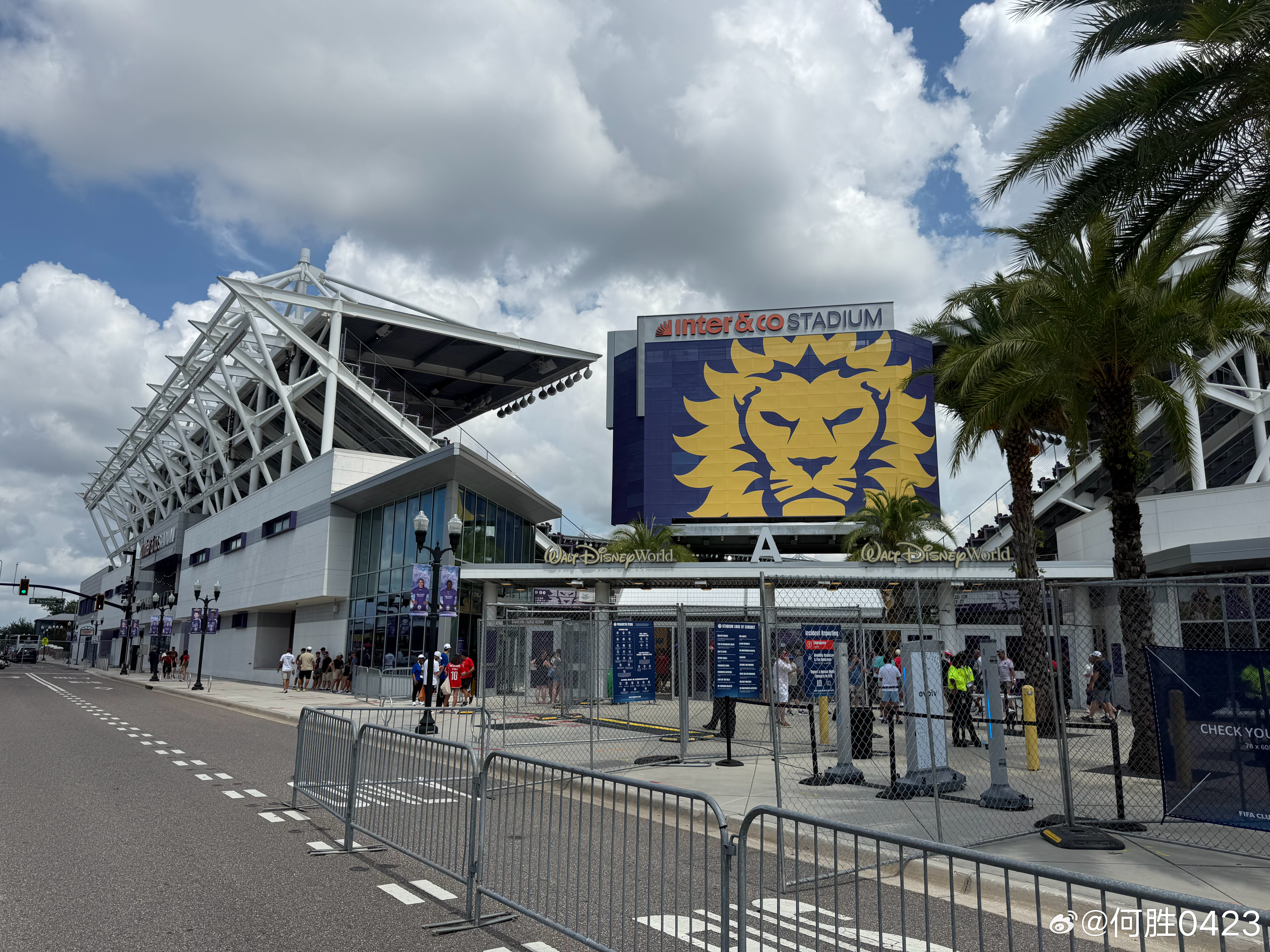 九游在线入口 -那不勒斯训练开放日，清晨复出首秀引欢呼，欧联在即，球探报告显示潜力 